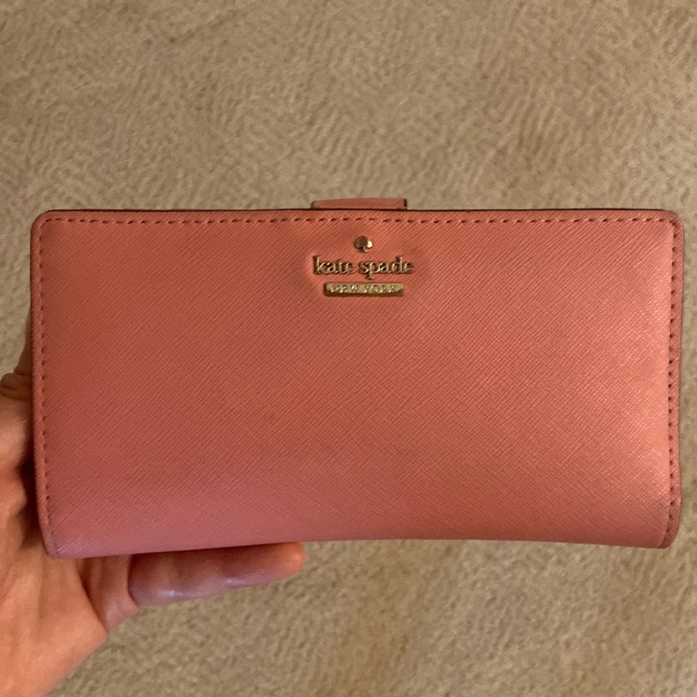 Kate Spade Wallet. Pink. Zipper.